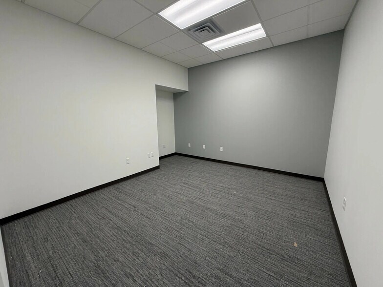 More Photos Of 121 N Main St, Janesville Storefront Retail Office For Lease