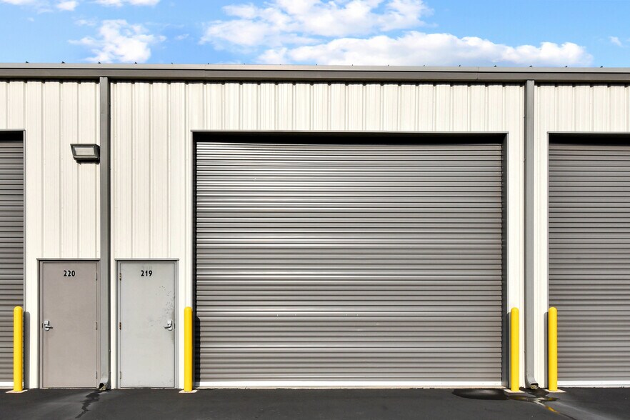 More Photos Of 757 Saint Johns Bluff Rd N, Jacksonville Warehouse For Sale