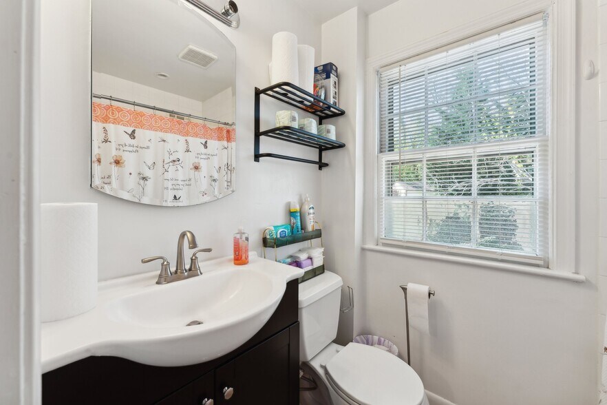 More Photos Of 5730 Biscayne dr, Alexandria Office For Sale