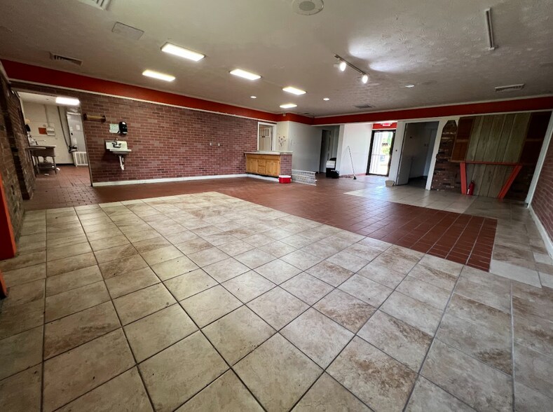 More Photos Of 3644 Victory Dr, Columbus Restaurant For Lease