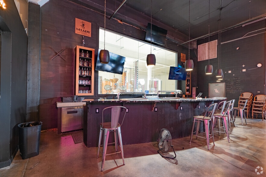 More Photos Of 115 NW 6th St, Fort Lauderdale General Retail For Lease