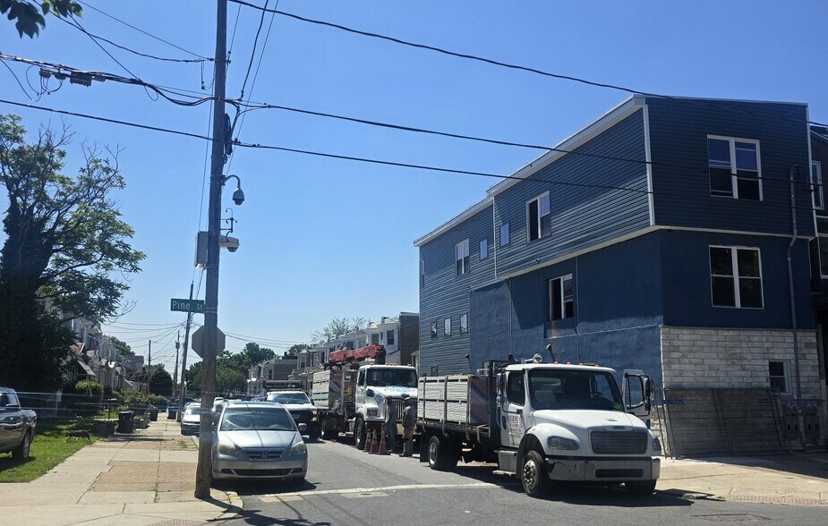 Primary Photo Of 2122 N Pine St, Wilmington Apartments For Sale