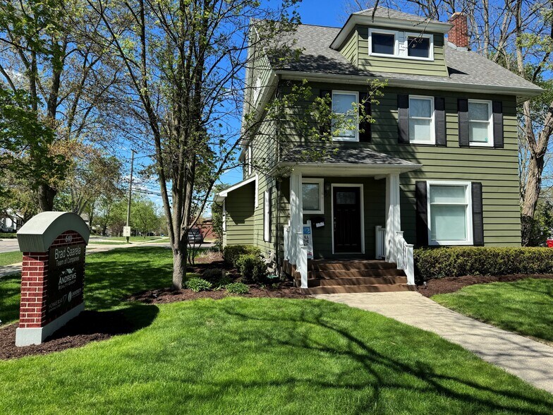 More Photos Of 640 W University Dr, Rochester Office Residential For Lease