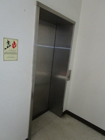 More Photos Of 700 W Houston St, Marshall Schools For Sale