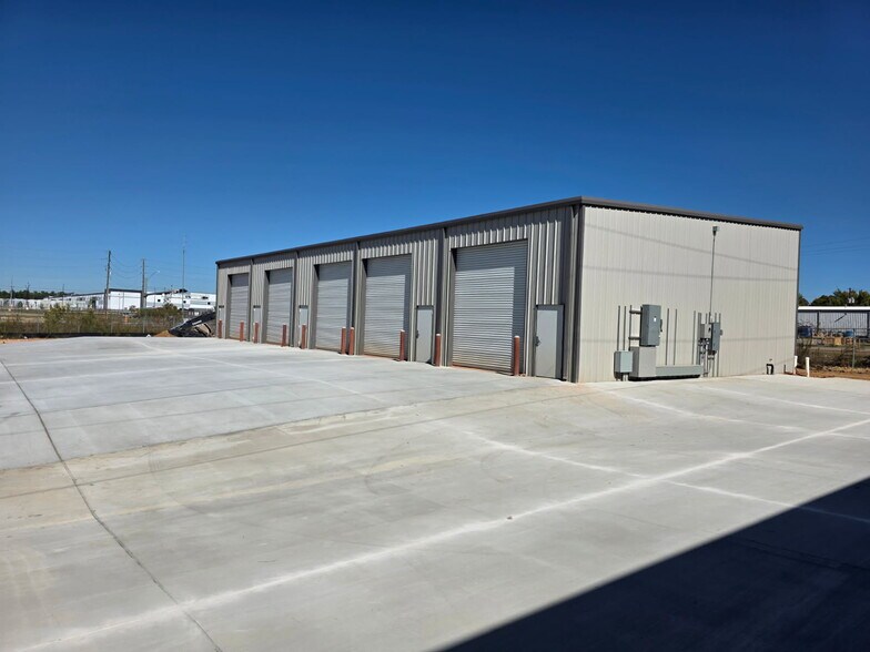 More Photos Of 200 Porter Rd, Conroe Unknown For Lease