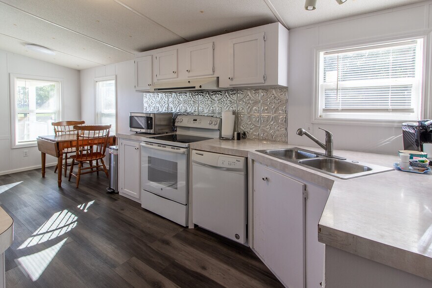 More Photos Of 20221 SW 5th Pl, Dunnellon Specialty For Sale