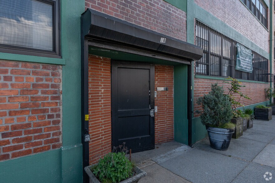 More Photos Of 18 Bay St, Brooklyn Light Manufacturing For Lease