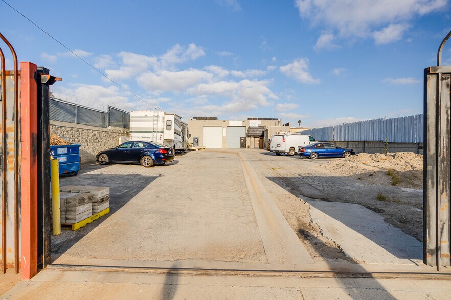 More Photos Of 11019 Penrose St, Sun Valley Manufacturing For Sale