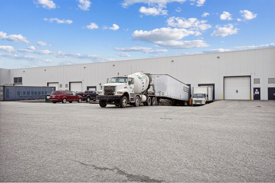 More Photos Of 1015-1037 Rue Des Forges, Terrebonne Industrial For Sale