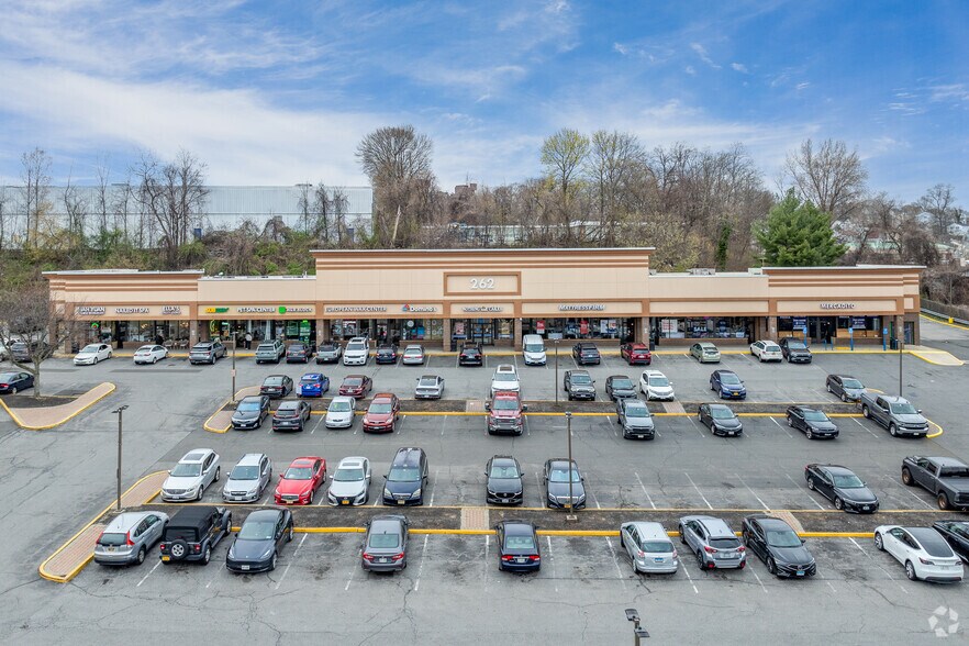 More Photos Of 262 Boston Post Rd, Port Chester Freestanding For Lease