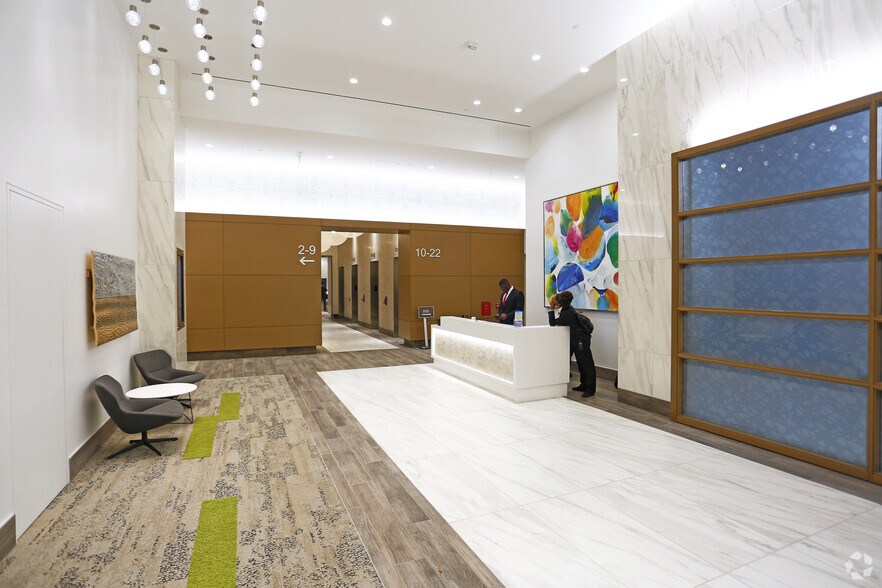 More Photos Of 128 S Tryon St, Charlotte Office For Lease