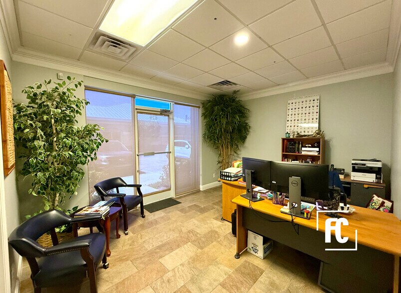 More Photos Of 609-673 SE Central Pky, Stuart Office For Sale
