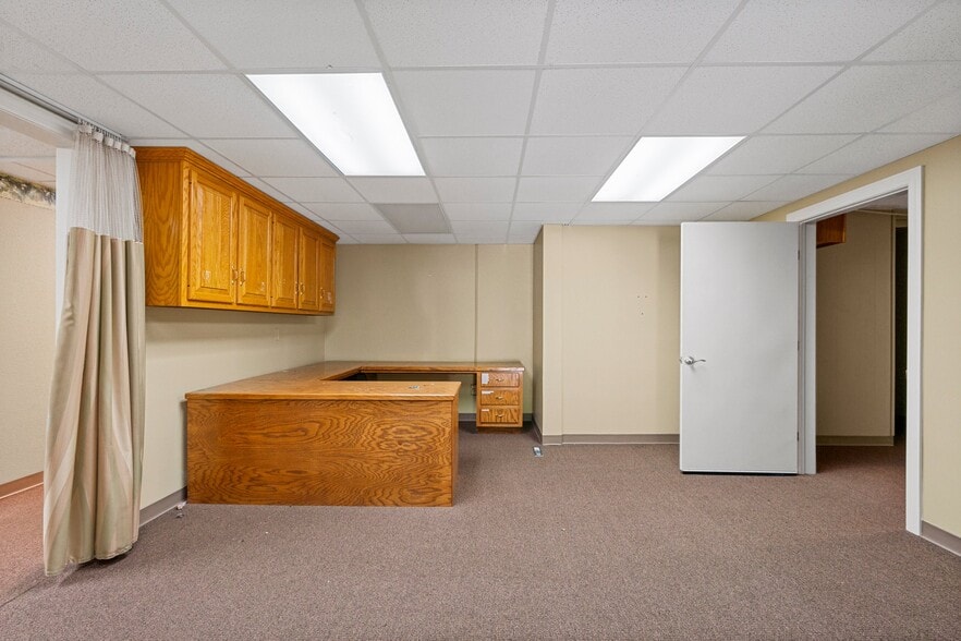 More Photos Of 1004 Glenview Dr, Glasgow Medical For Sale