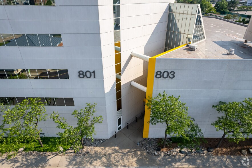 More Photos Of 801-803 W Big Beaver Rd, Troy Office For Lease