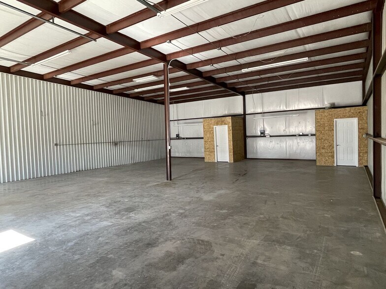 More Photos Of 10614 PR 1310, Wolfforth Warehouse For Lease