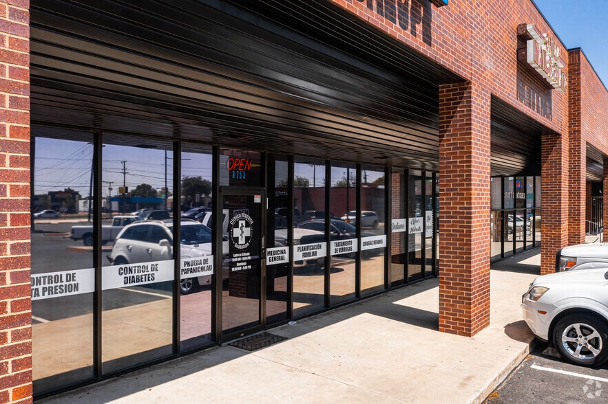 More Photos Of 6715 Bandera Rd, San Antonio Storefront For Lease