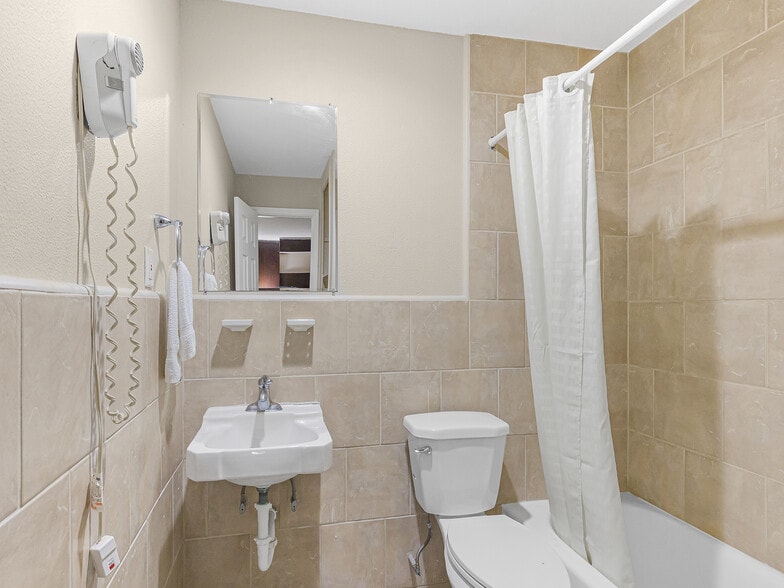 More Photos Of 6712 Morningside Dr, Houston Hospitality For Sale