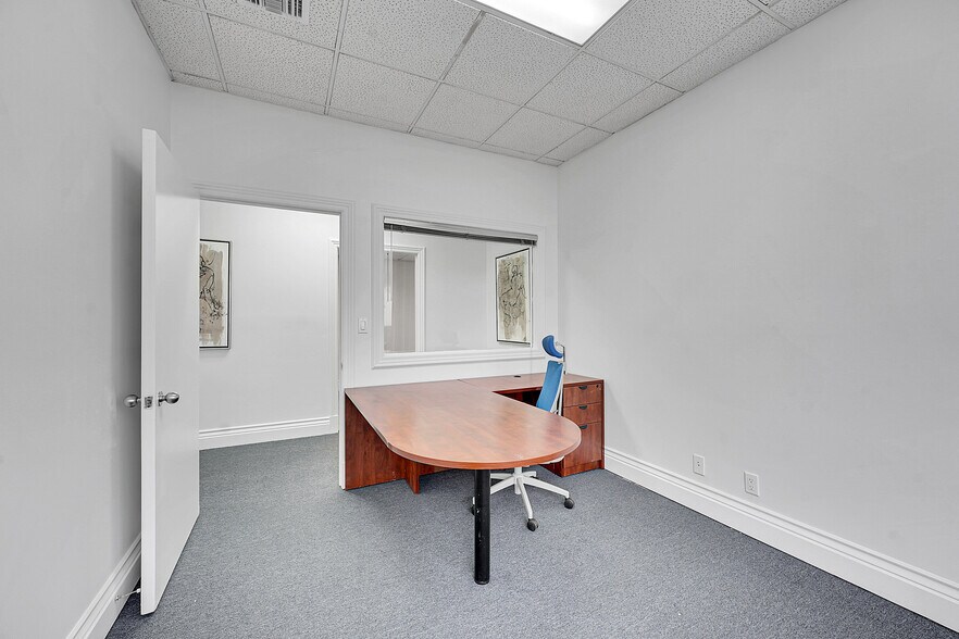 More Photos Of 2328 10th Ave N, Lake Worth Office For Lease