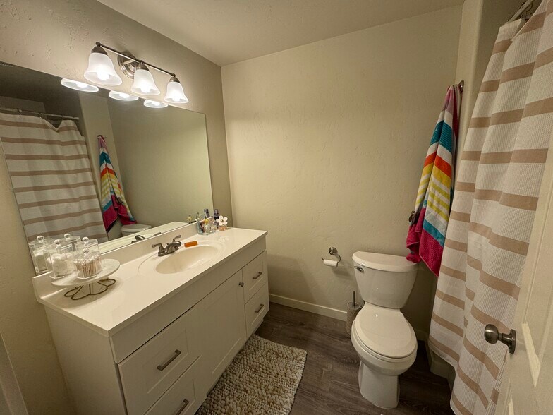 More Photos Of 2908 NW Canal Blvd, Redmond Specialty For Sale