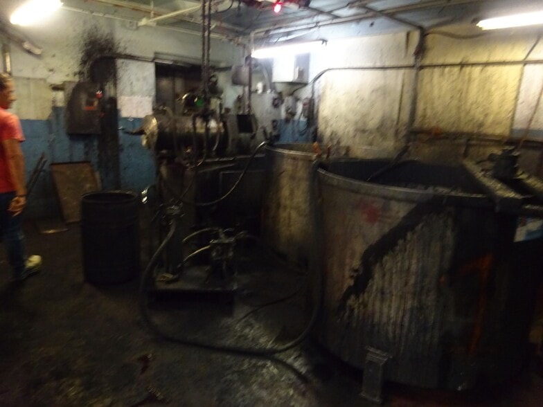 More Photos Of 3146 Marion St, Laureldale Manufacturing For Sale