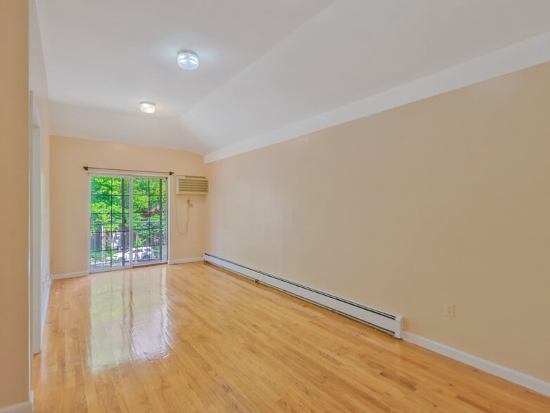 More Photos Of 8666 Midland Pky, Jamaica Multifamily For Sale