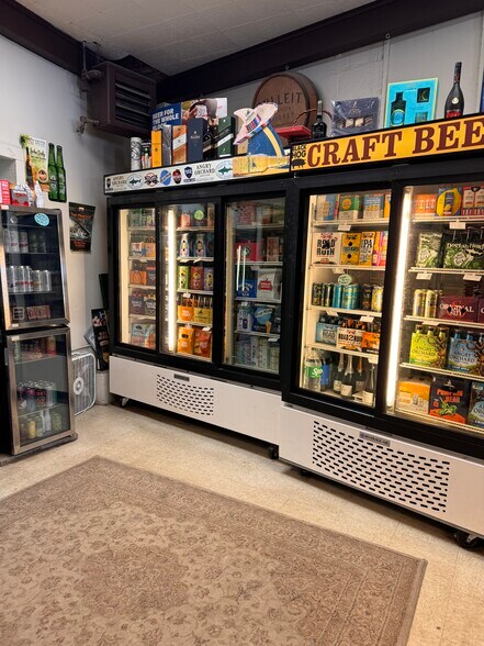 More Photos Of 166 S Riverside Ave, Pequabuck Freestanding For Sale