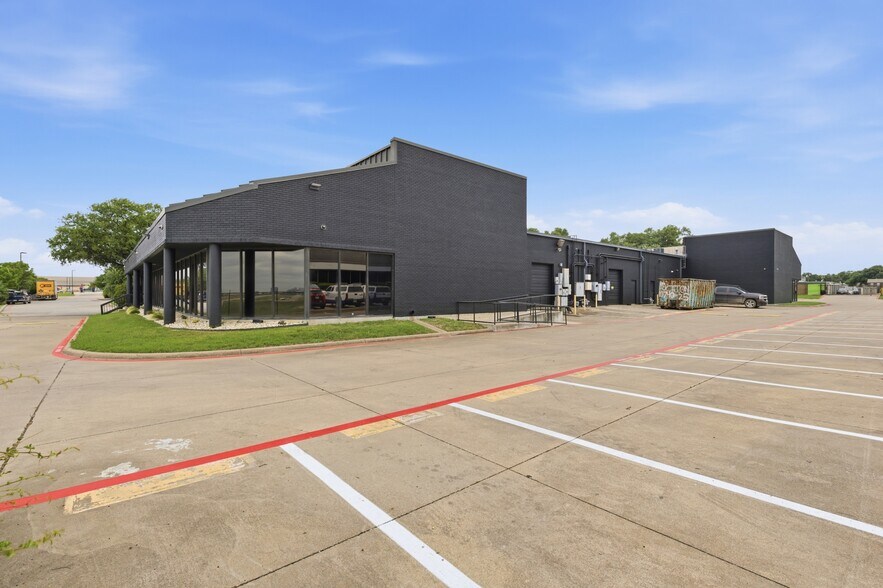 More Photos Of 3420 Sojourn Dr, Carrollton Warehouse For Lease