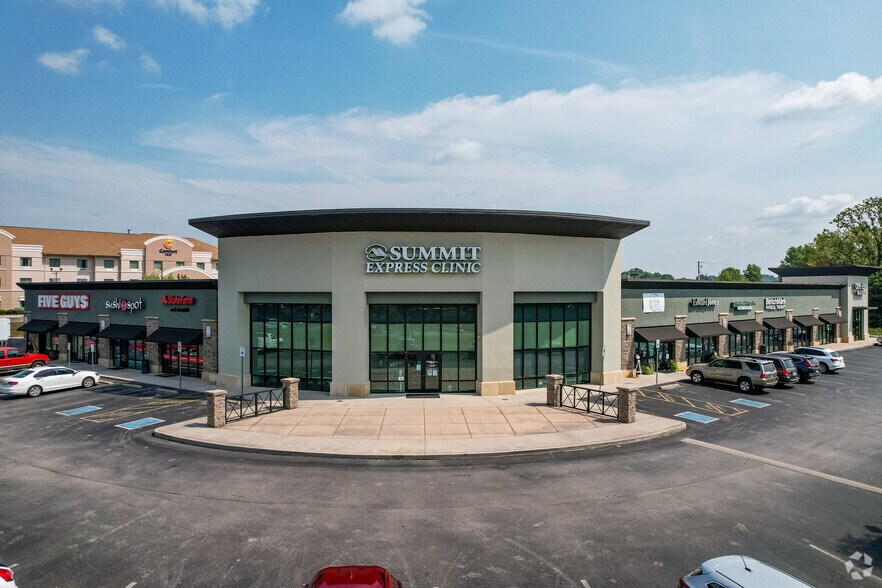 More Photos Of 7531-7569 Barnett Way, Powell Freestanding For Lease