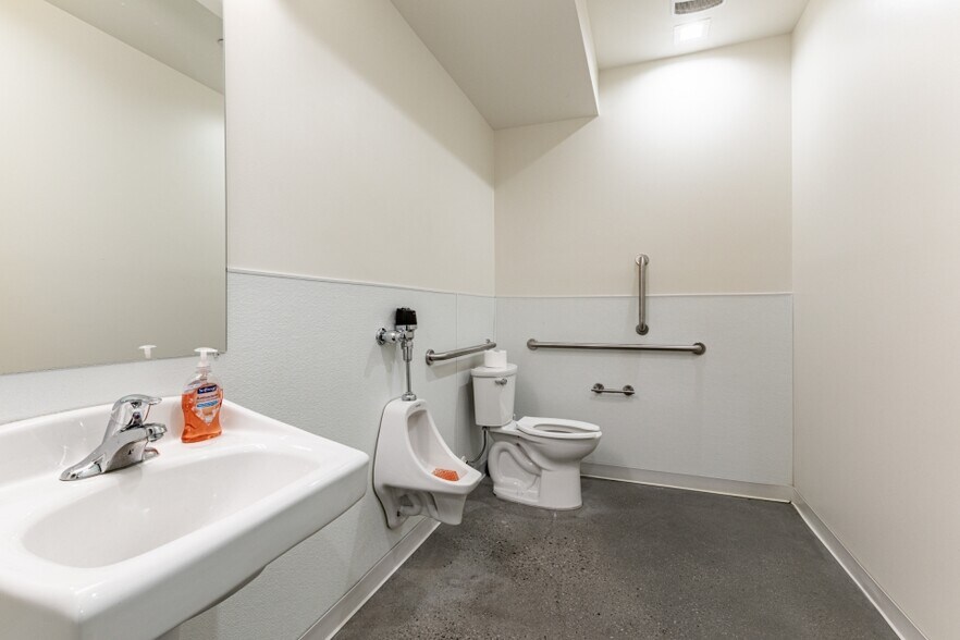 More Photos Of 441 W 12th St, Ogden Manufacturing For Lease