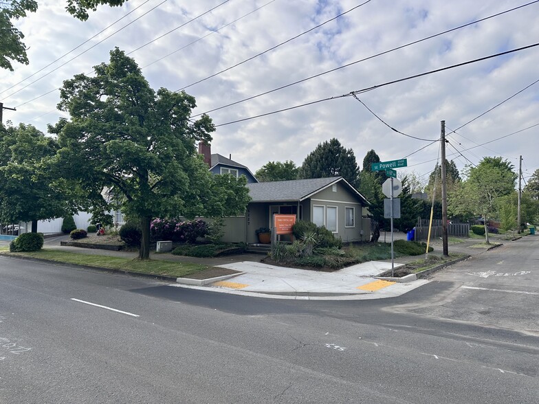 Primary Photo Of 6227 SE Powell Blvd, Portland Medical For Sale