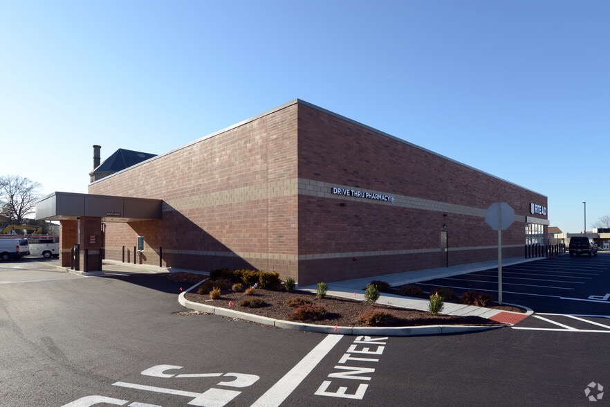 More Photos Of 1512 S Main St, Fall River Drugstore For Lease