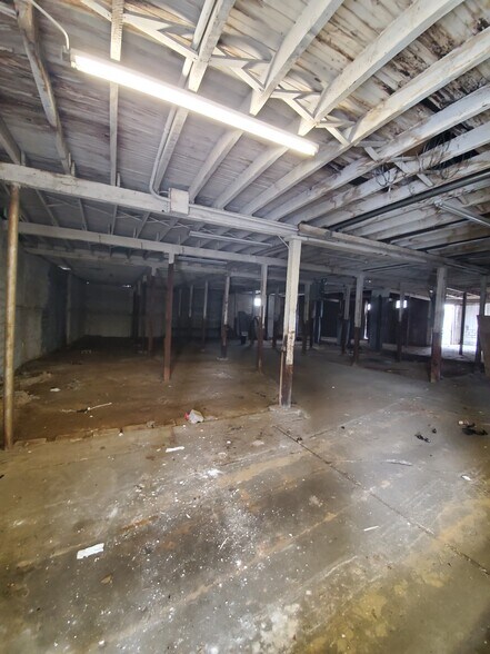 More Photos Of 2883 Miles Ave, Bronx Warehouse For Lease