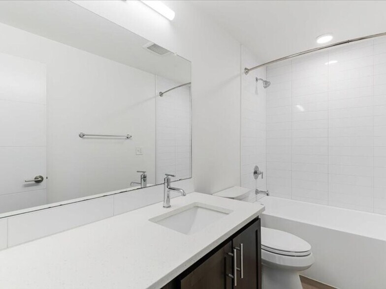 More Photos Of 5042 NE Fremont St, Portland Apartments For Sale