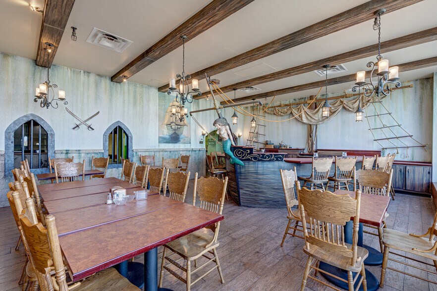 More Photos Of 1800-1850 E Merritt Island Cswy, Merritt Island Auto Dealership For Lease