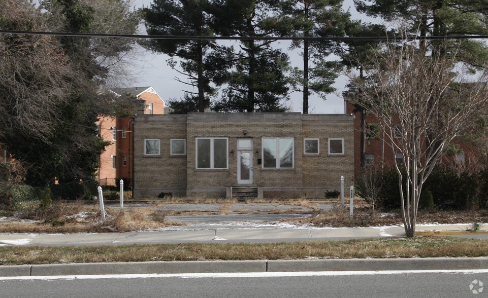 More Photos Of 5855 Ager Rd, Hyattsville Freestanding For Sale