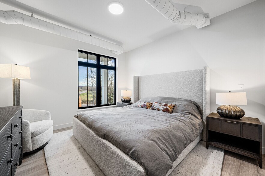 More Photos Of 2401 Lakeshore Blvd, Marquette Apartments For Sale