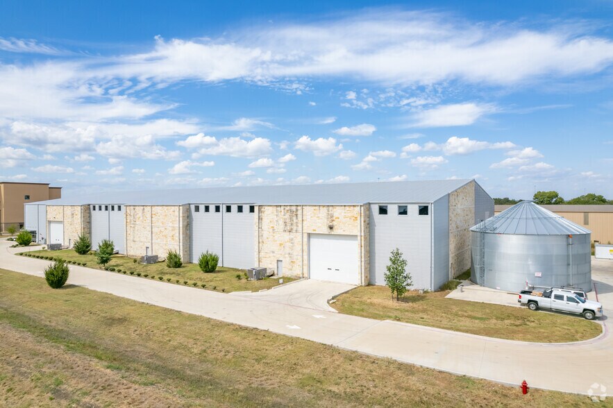 More Photos Of 15295 S Interstate 35, Buda Warehouse For Lease