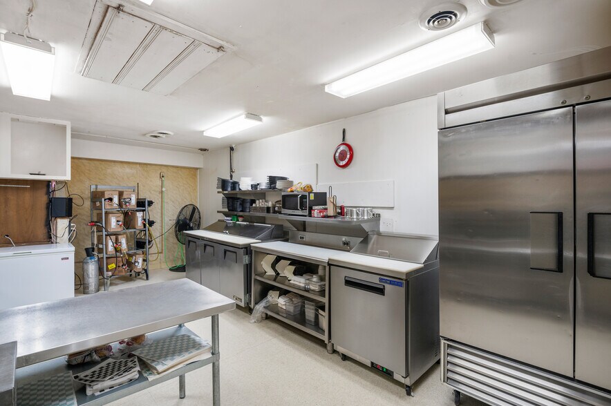 More Photos Of 17001 IN-3, Eaton Bar For Sale