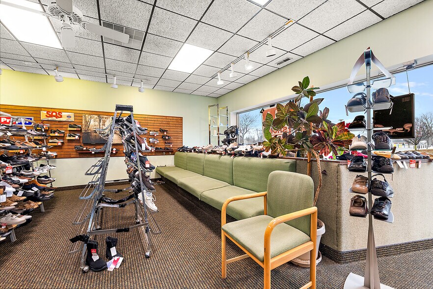 More Photos Of 23515 Nine Mack Dr, Saint Clair Shores Freestanding For Lease