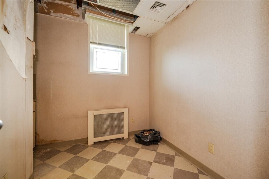 More Photos Of 195 N Village Ave, Rockville Centre Office For Sale
