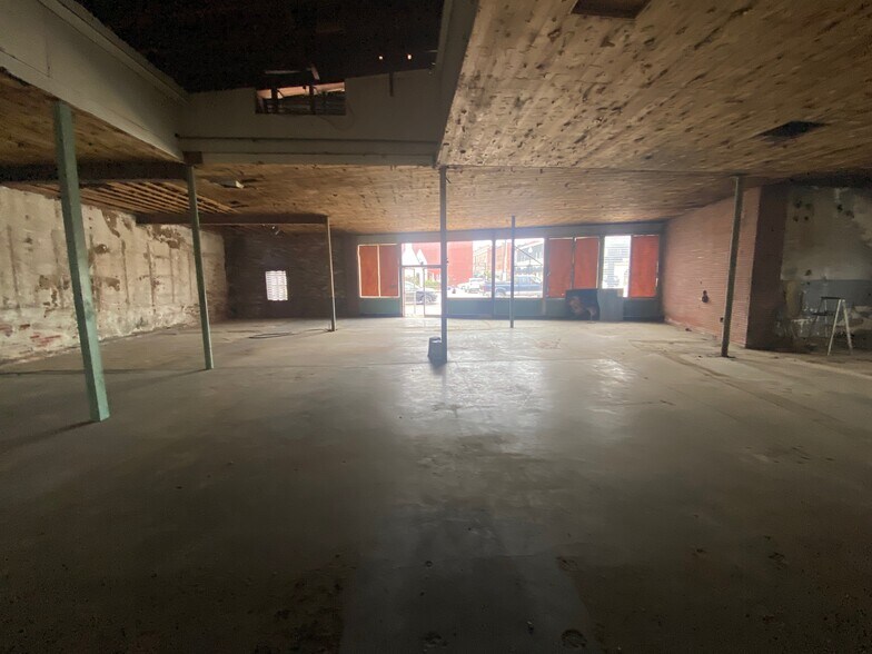 More Photos Of 100 S Water St, Elizabeth City General Retail For Sale