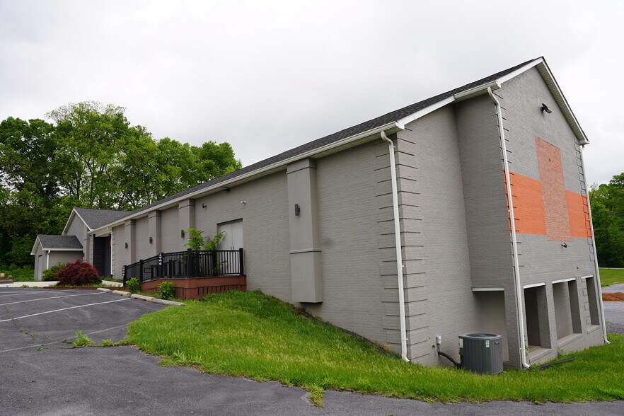 More Photos Of 7595 Martinsburg Pike, Shepherdstown Office For Sale