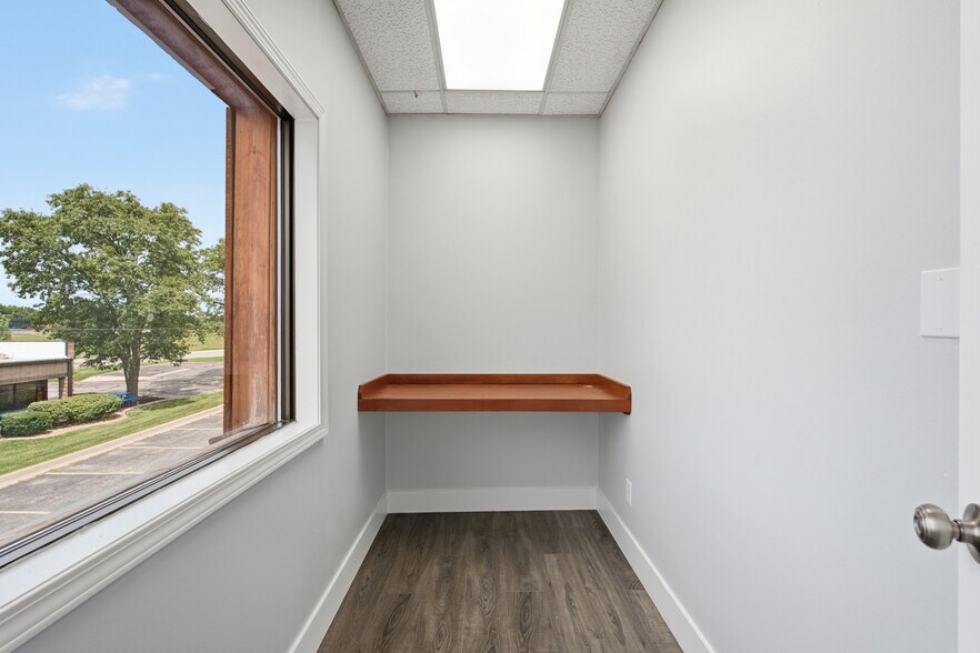 More Photos Of 401 SW Ward Rd, Lee's Summit Loft Creative Space For Lease