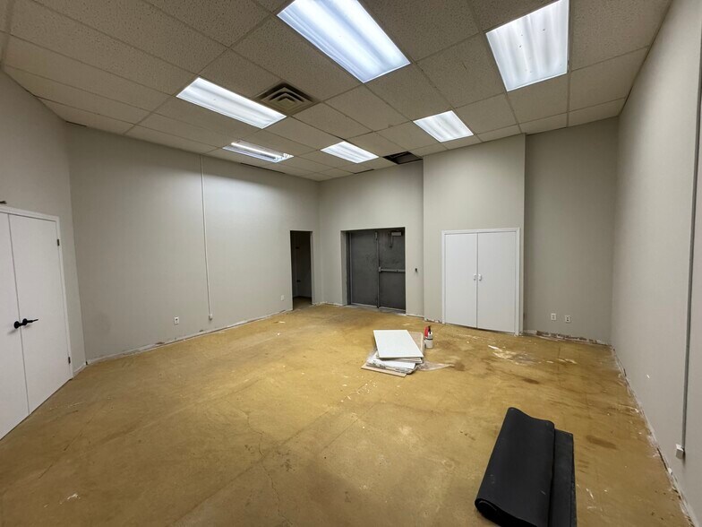 More Photos Of 295 Southgate Dr, Guelph Flex For Lease