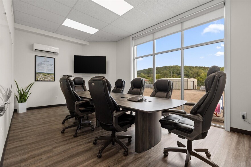 More Photos Of 3200 N Hawthorne St, Chattanooga Flex For Sale