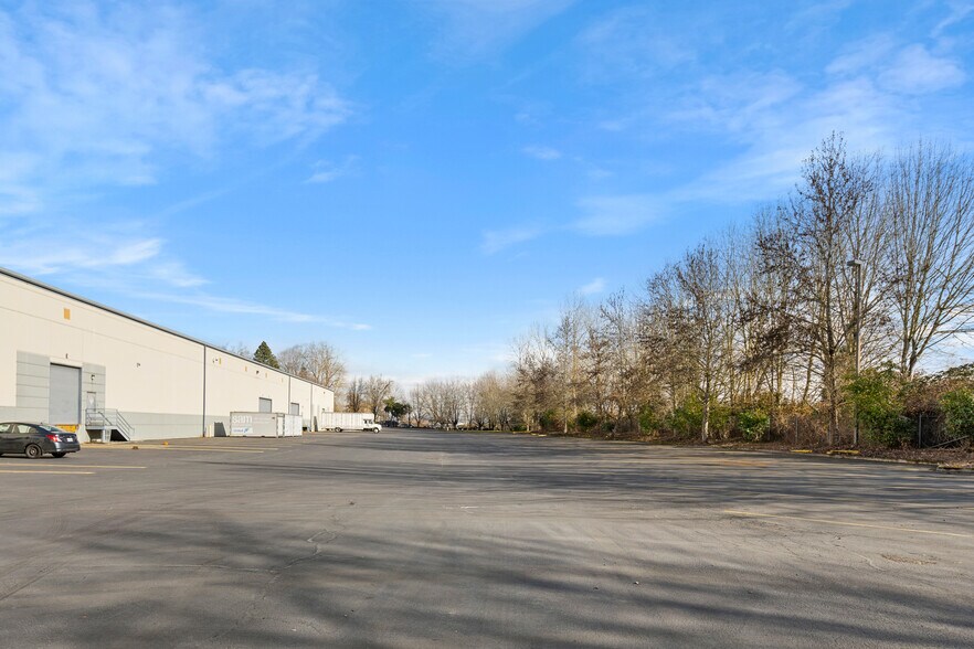 More Photos Of 9611 NE Sunderland Rd, Portland Warehouse For Lease