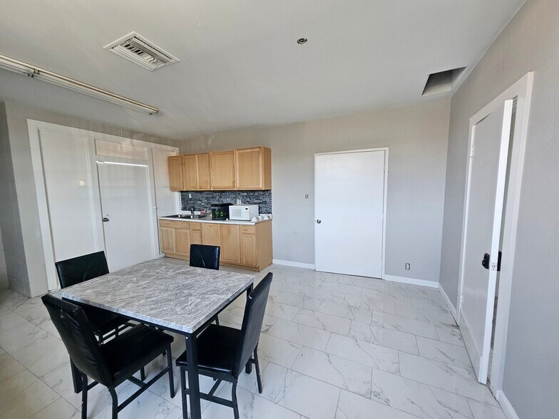More Photos Of 1900 W 144th St, Gardena Warehouse For Sale