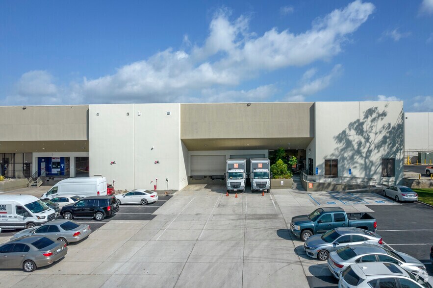More Photos Of 8963 Carroll Way, San Diego Warehouse For Lease