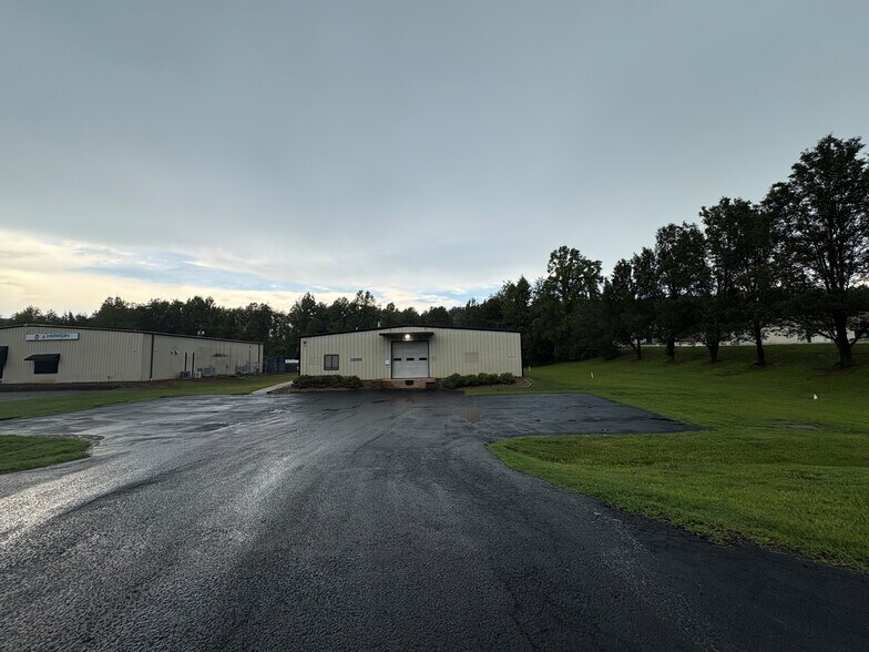More Photos Of 131 Reep Dr, Morganton Warehouse For Lease