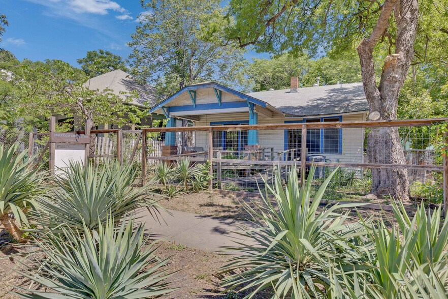 More Photos Of 1006 E Cesar Chavez St, Austin Office Residential For Sale